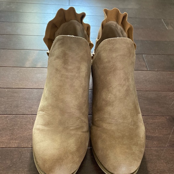 Ruffle tan ankle booties. Size 9/30. EUC - Picture 4 of 6